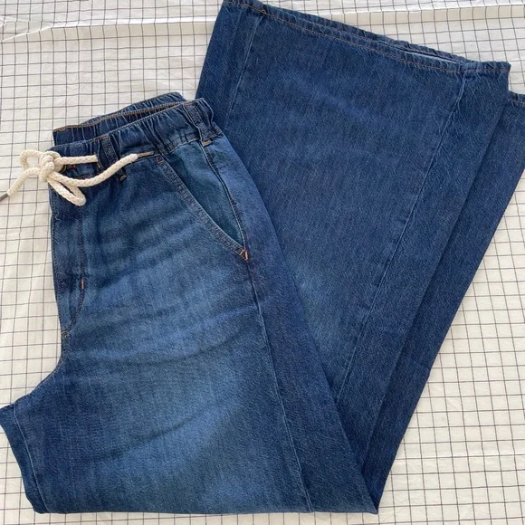 NWOT ~ Anthropologie Pilcro Drawstring Wide-Leg Jeans ~ MEDIUM - Picture 2 of 10